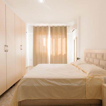 טיראנה Rs Place 1-Bedroom Apartment מראה חיצוני תמונה