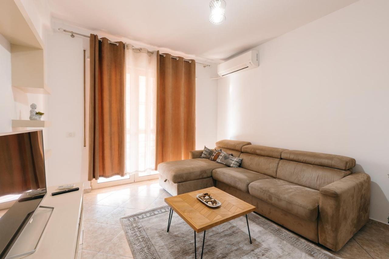 טיראנה Rs Place 1-Bedroom Apartment מראה חיצוני תמונה