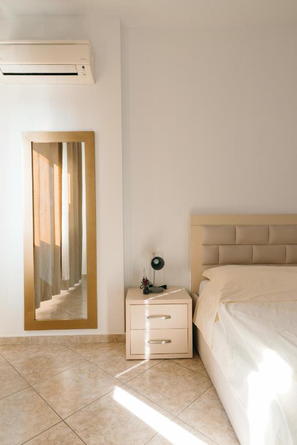 טיראנה Rs Place 1-Bedroom Apartment מראה חיצוני תמונה