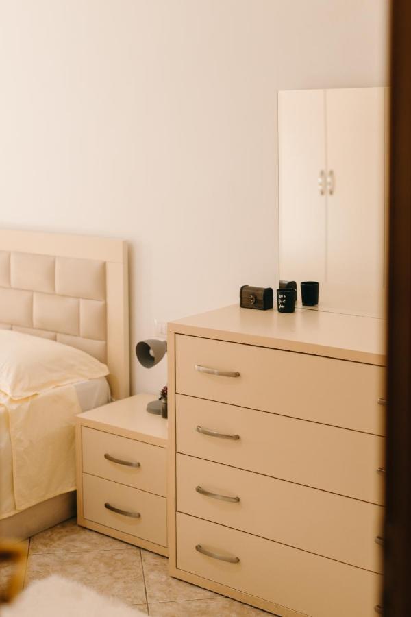 טיראנה Rs Place 1-Bedroom Apartment מראה חיצוני תמונה